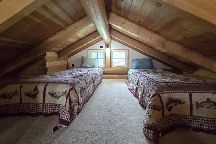 Lazy Salmon Chinook Loft Twin Beds 750x500 1