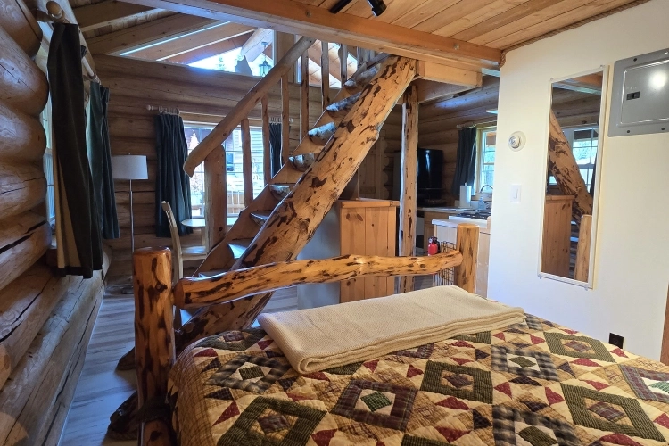 Lazy Salmon Chinook Queen Bed 750x500 1